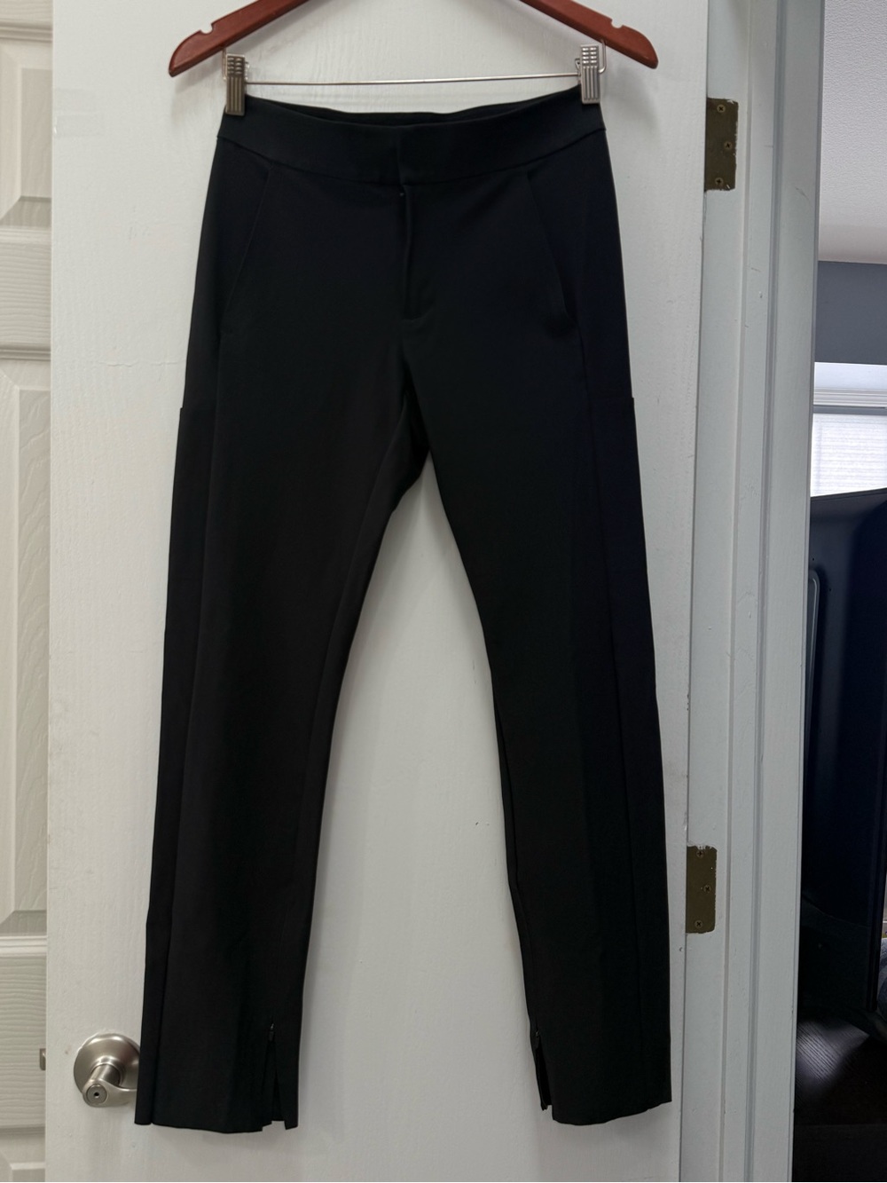 Athleta Black Stellar Trouser Pants Size 4 Ankle Zip Travel Work Comfort